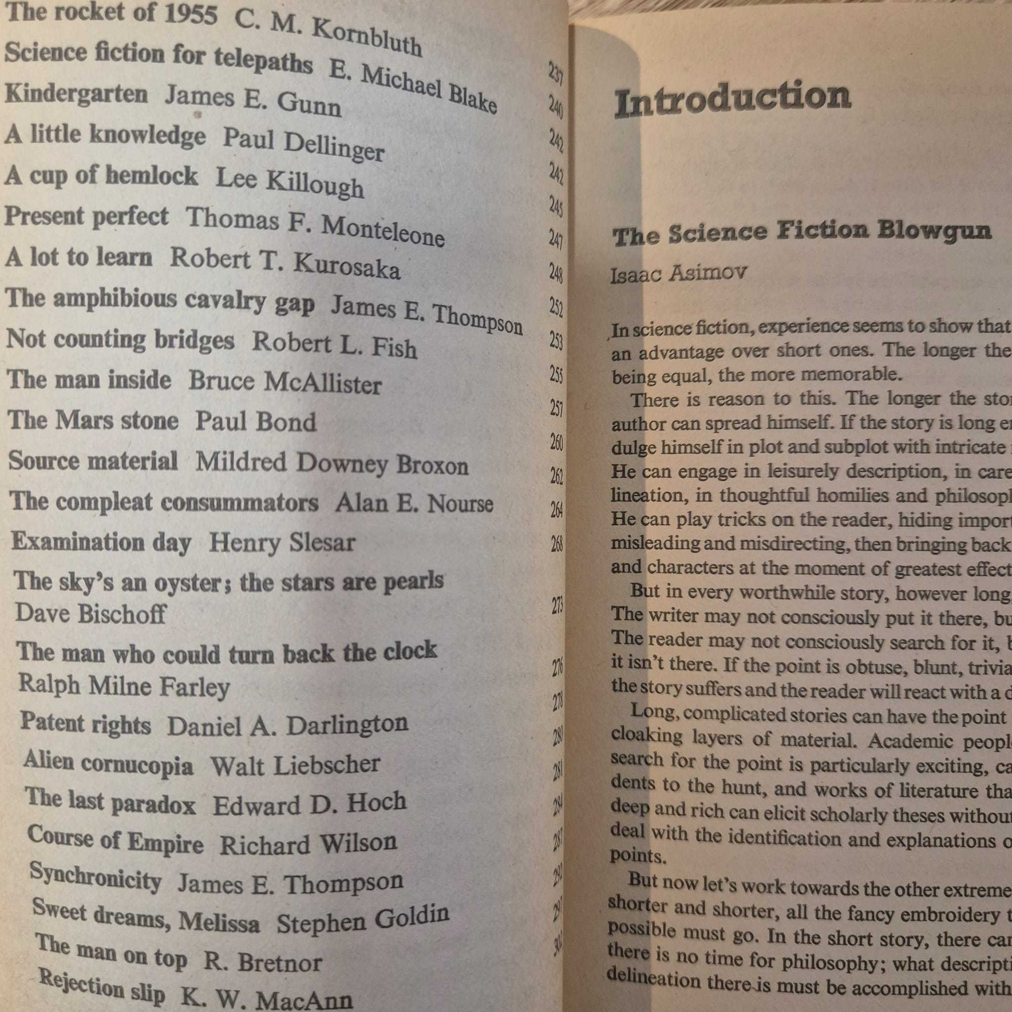 '100 Great Science Fiction Short Short Stories' edited by Isaac Asimov, Martin Harry Greenberg & Joseph D. Olander