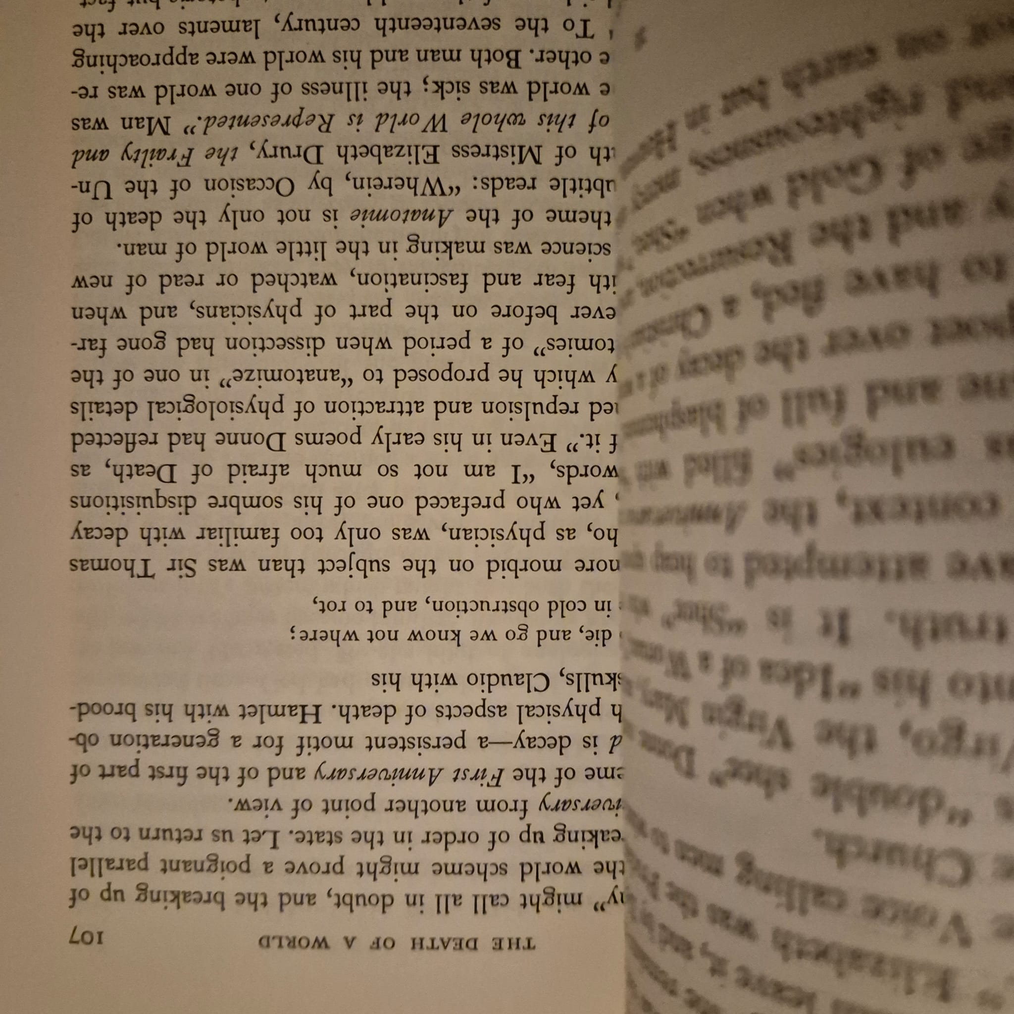 'The Breaking of the Circle: Studies in the Effect of the “New Science” Upon Seventeenth-Century Poetry' by Marjorie Hope Nicolson