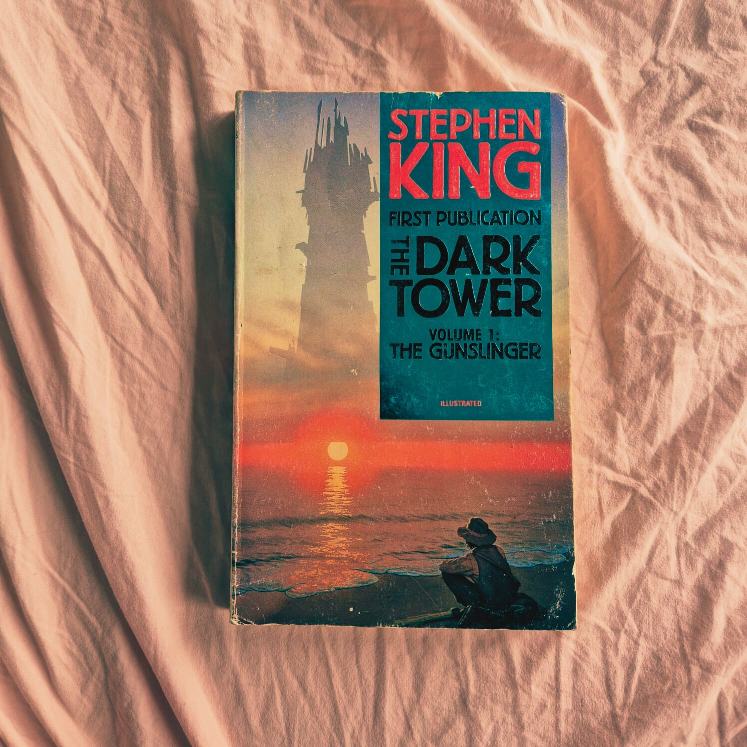 'The Dark Tower. Volume 1: The Gunslinger' by Stephen King